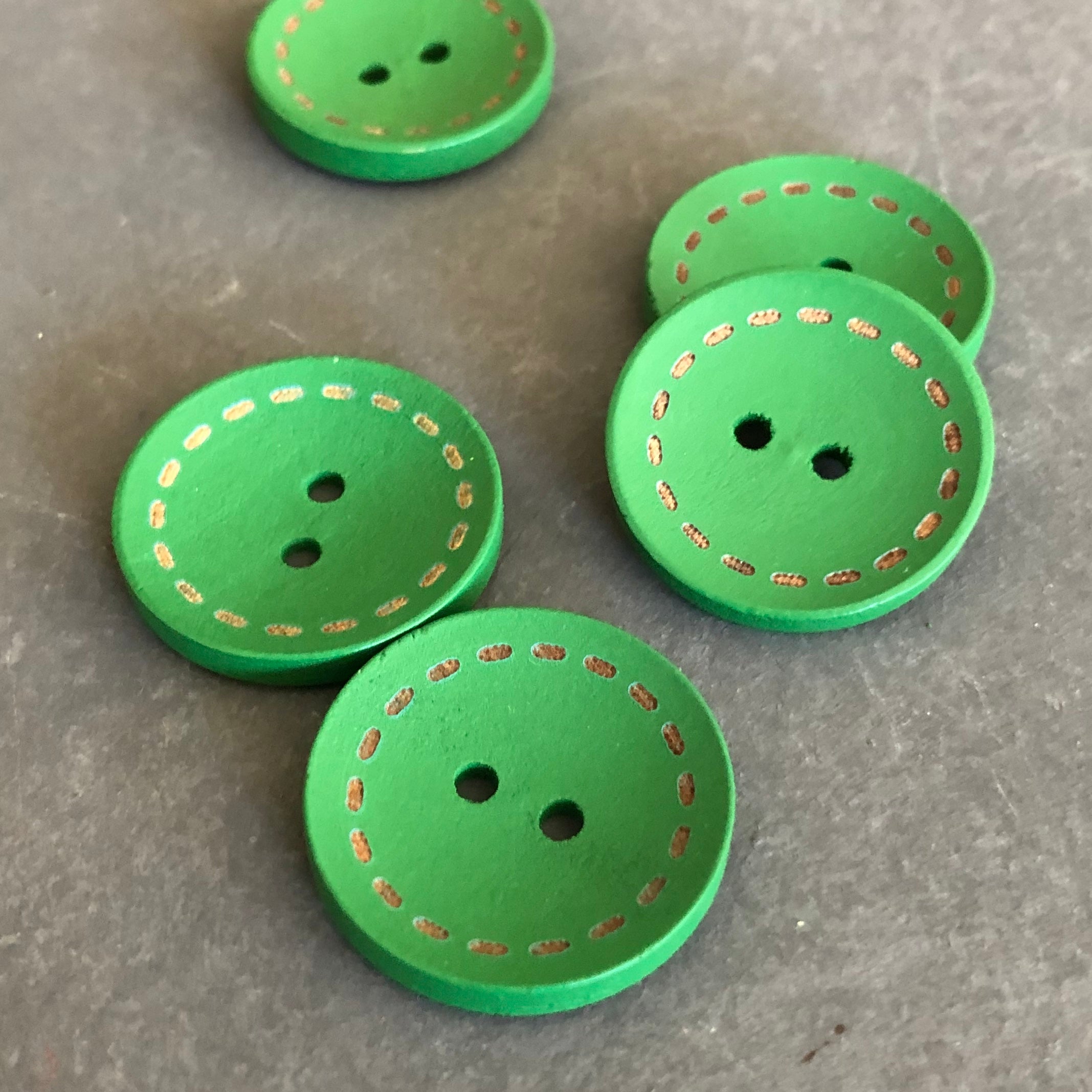 23mm diameter Green Wooden Buttons